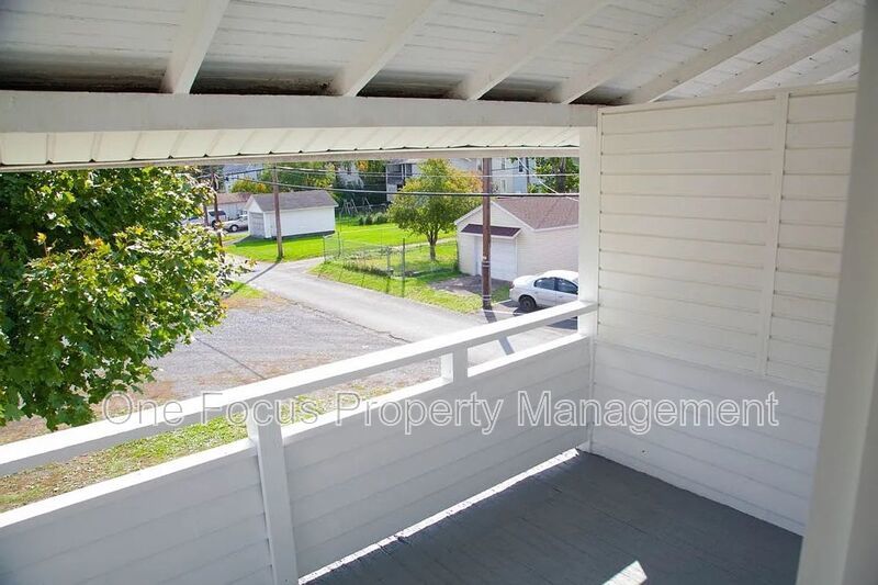 Cute and Cozy 2BR/1BA - up to one pet under 40# welcome! property image