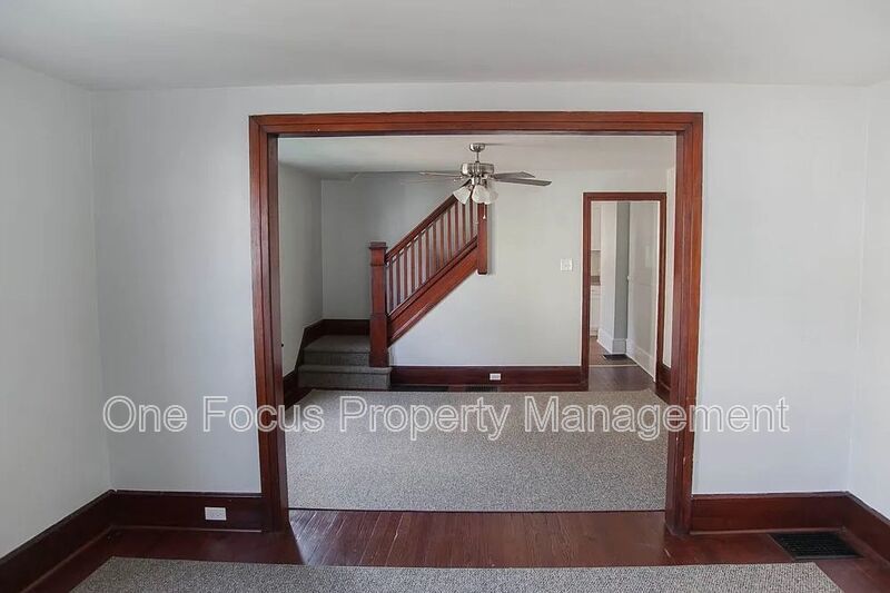 Cute and Cozy 2BR/1BA - up to one pet under 40# welcome! property image
