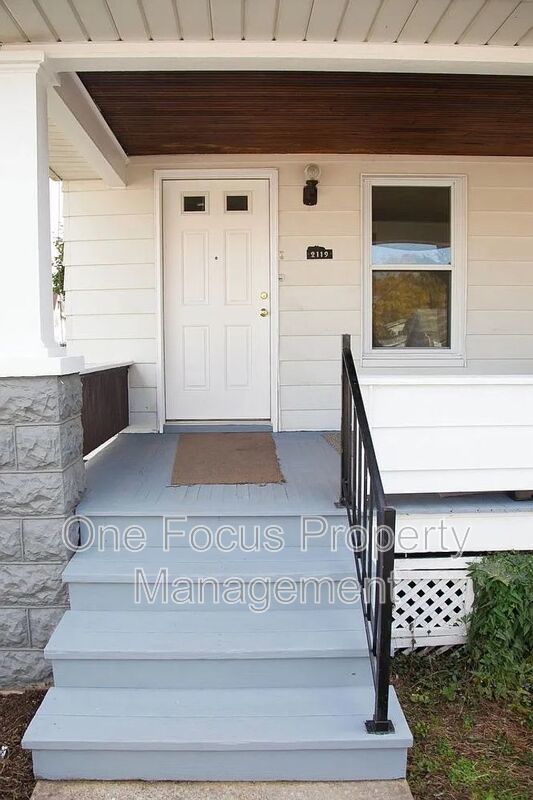 Cute and Cozy 2BR/1BA - up to one pet under 40# welcome! property image