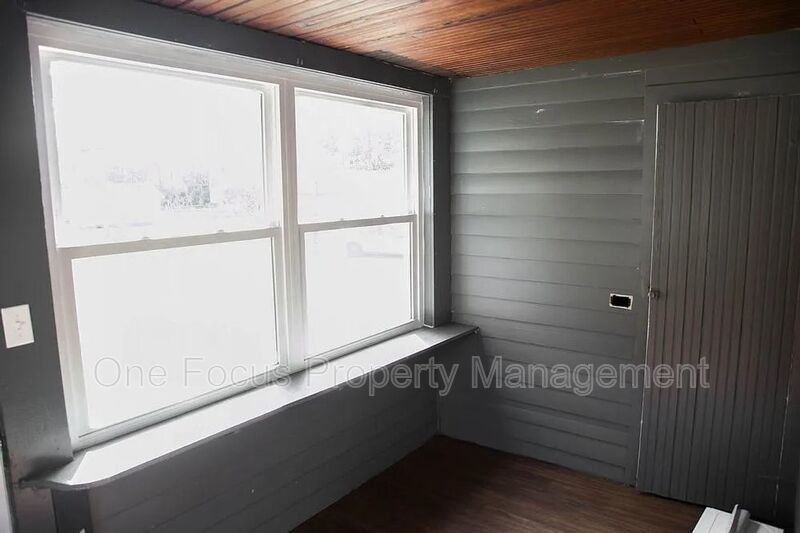 Cute and Cozy 2BR/1BA - up to one pet under 40# welcome! property image