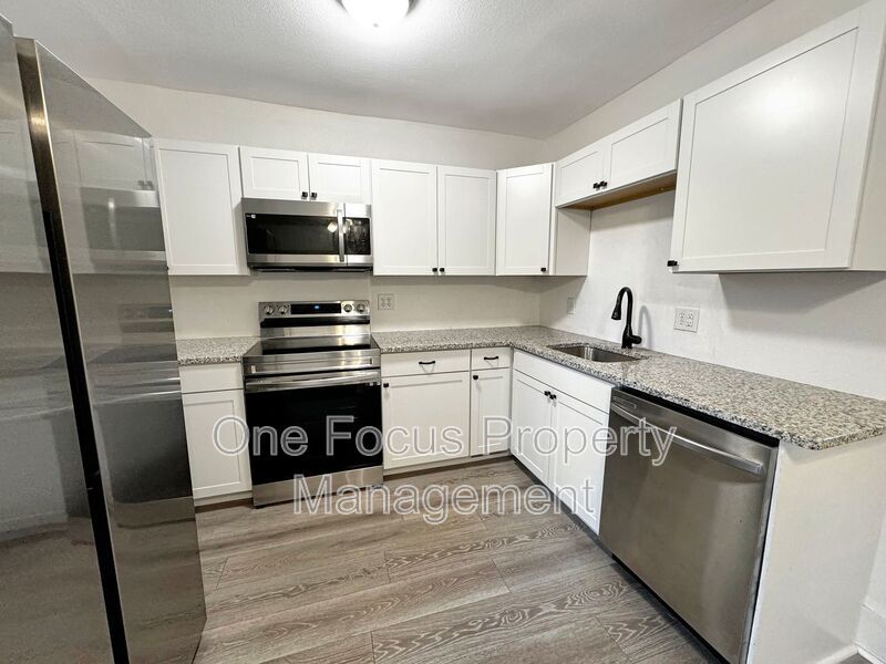 Available 9.15! - 2BR/1BA - ALL UTILITIES INCLUDED! property image