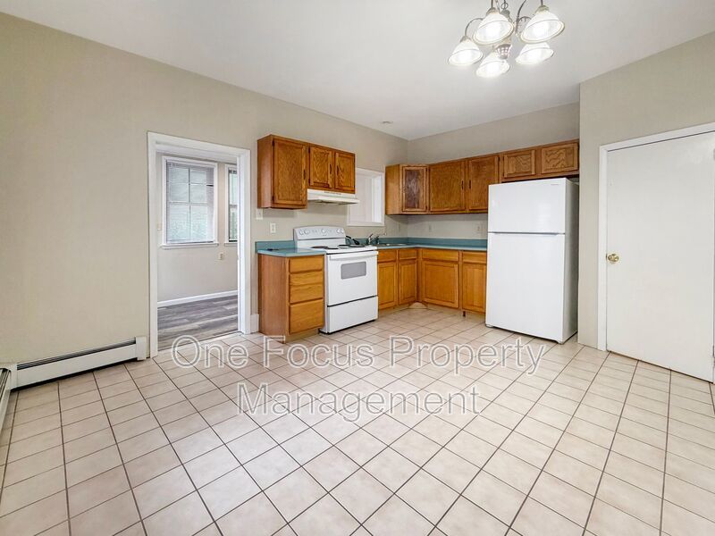 3BR/1.5BA Duplex home - Pet Friendly! property image
