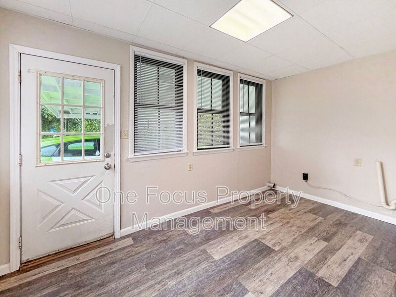 3BR/1.5BA Duplex home - Pet Friendly! property image