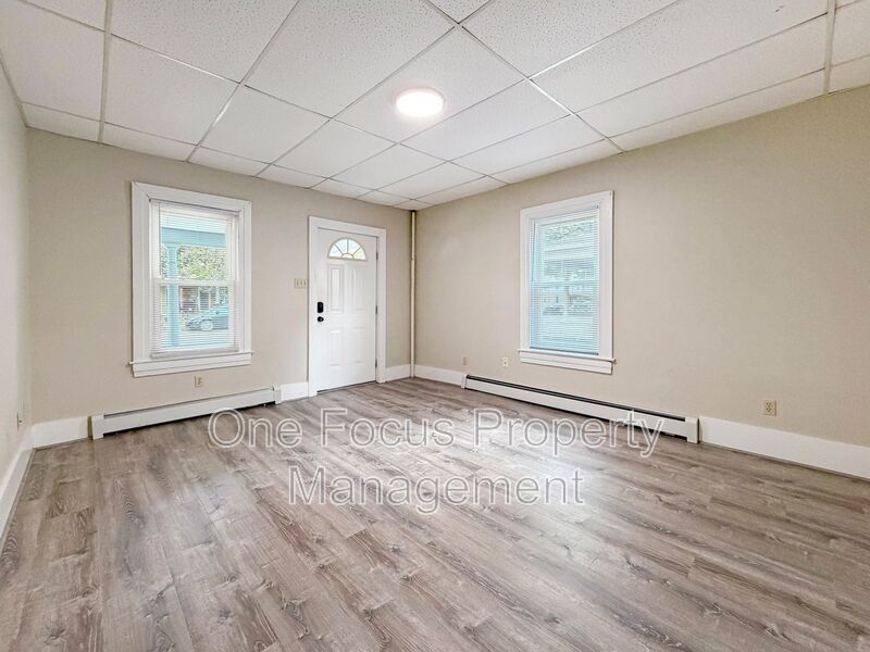 3BR/1.5BA Duplex home - Pet Friendly! property image