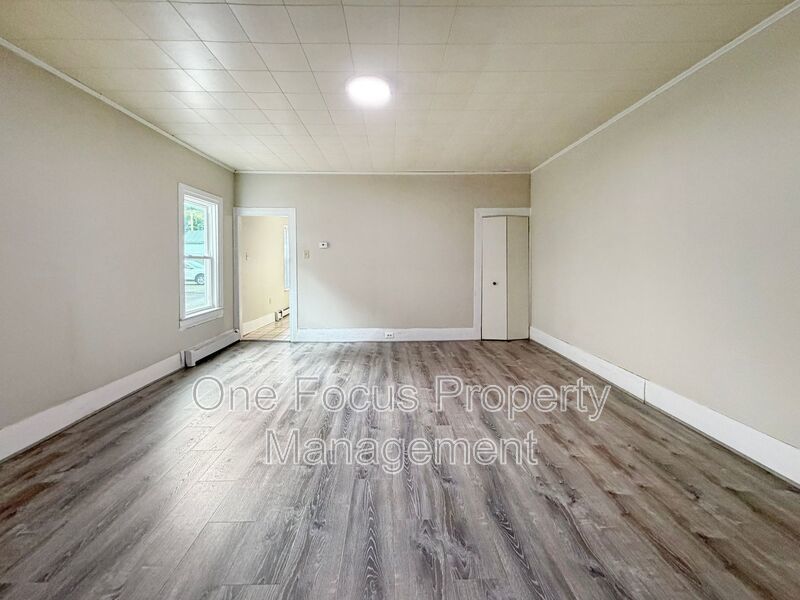 3BR/1.5BA Duplex home - Pet Friendly! property image