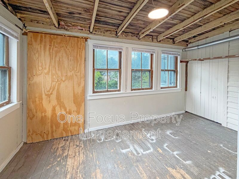 3BR/1.5BA Duplex home - Pet Friendly! property image