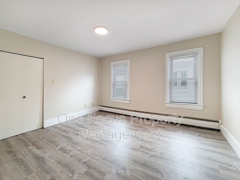 3BR/1.5BA Duplex home - Pet Friendly! property image