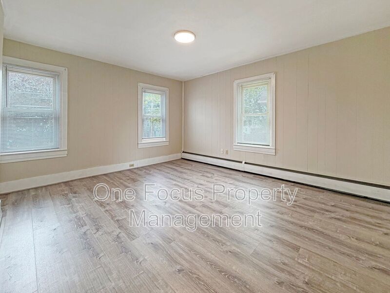 3BR/1.5BA Duplex home - Pet Friendly! property image