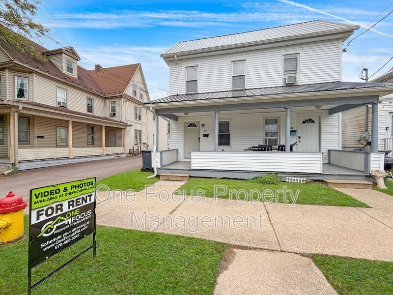 3BR/1.5BA Duplex home - Pet Friendly! property image