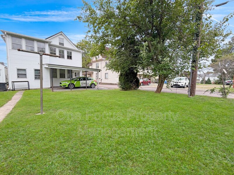 3BR/1.5BA Duplex home - Pet Friendly! property image