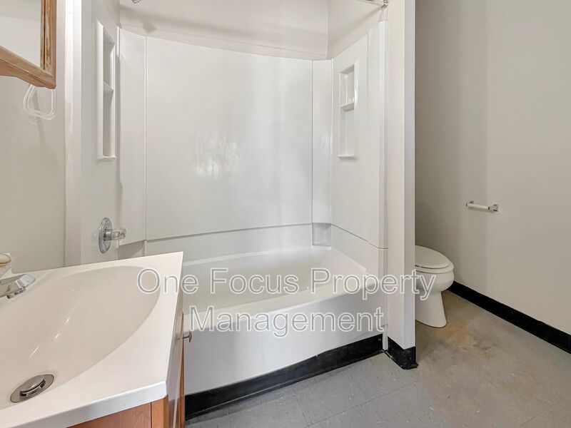 Fourth Floor 2BR/1BA - Residents only pay electricity! property image