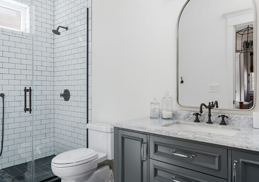 bathroom-with-marble-and-wood-panels